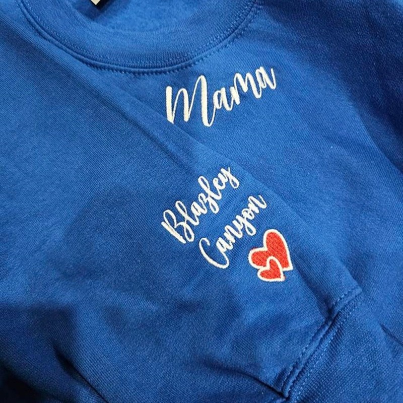Benutzerdefinierte bestickte Mama Sweatshirt mit Kindernamen auf Ärmel für Mama Oma Muttertag Geschenk