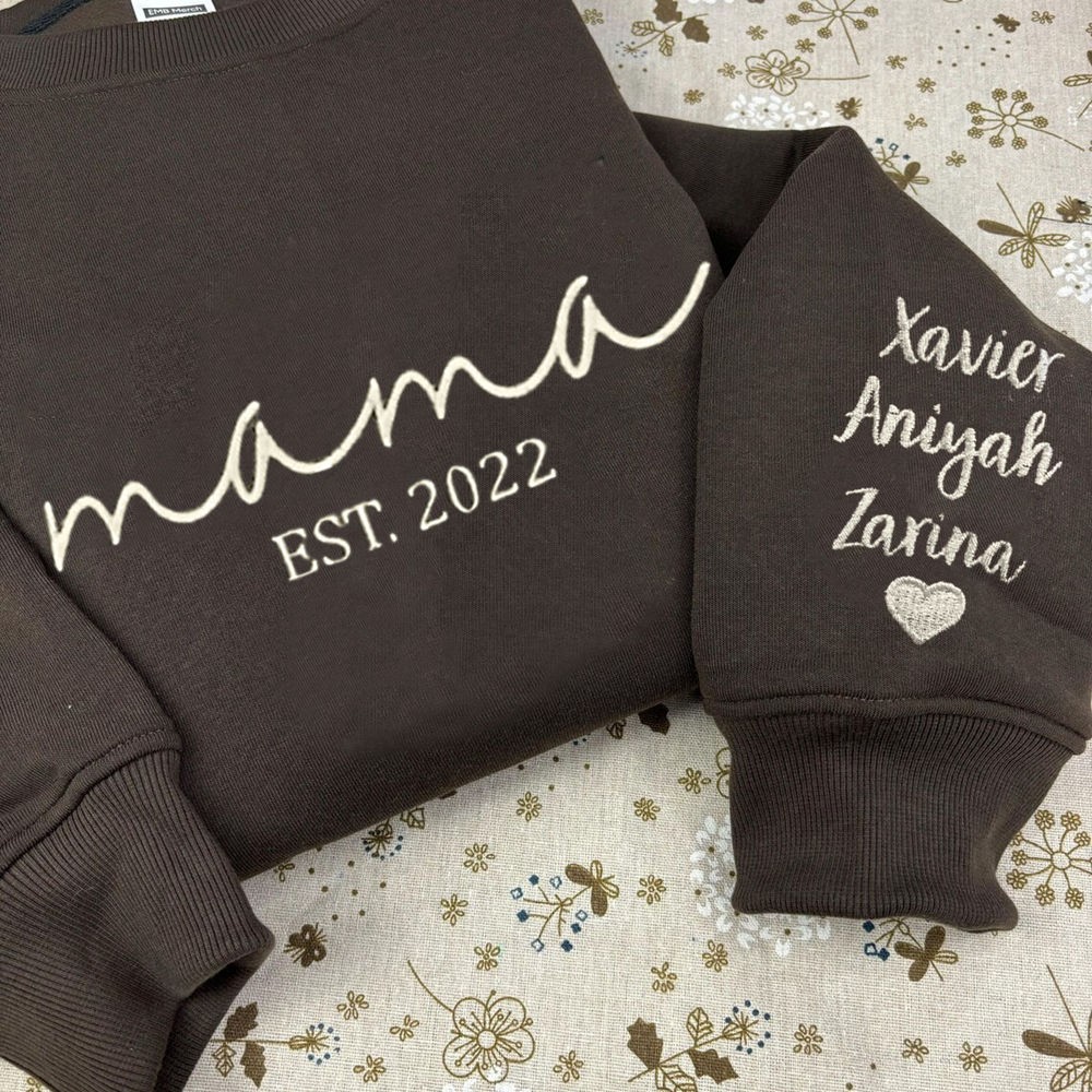 Benutzerdefinierte bestickte Mama Sweatshirt mit Kindernamen auf Ärmel für Mama Oma Muttertag Geschenk