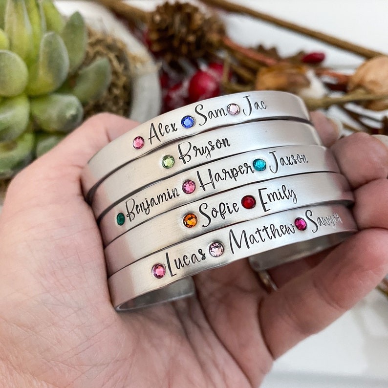 Personalisierte Mama Oma Manschette Kinder Namensarmband mit Geburtsstein Weihnachtsgeschenk
