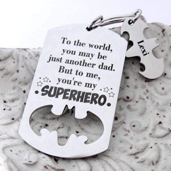 Benutzerdefinierte Batman Schlüsselanhänger mit 1-12 Namen eingraviert Vatertagsgeschenk