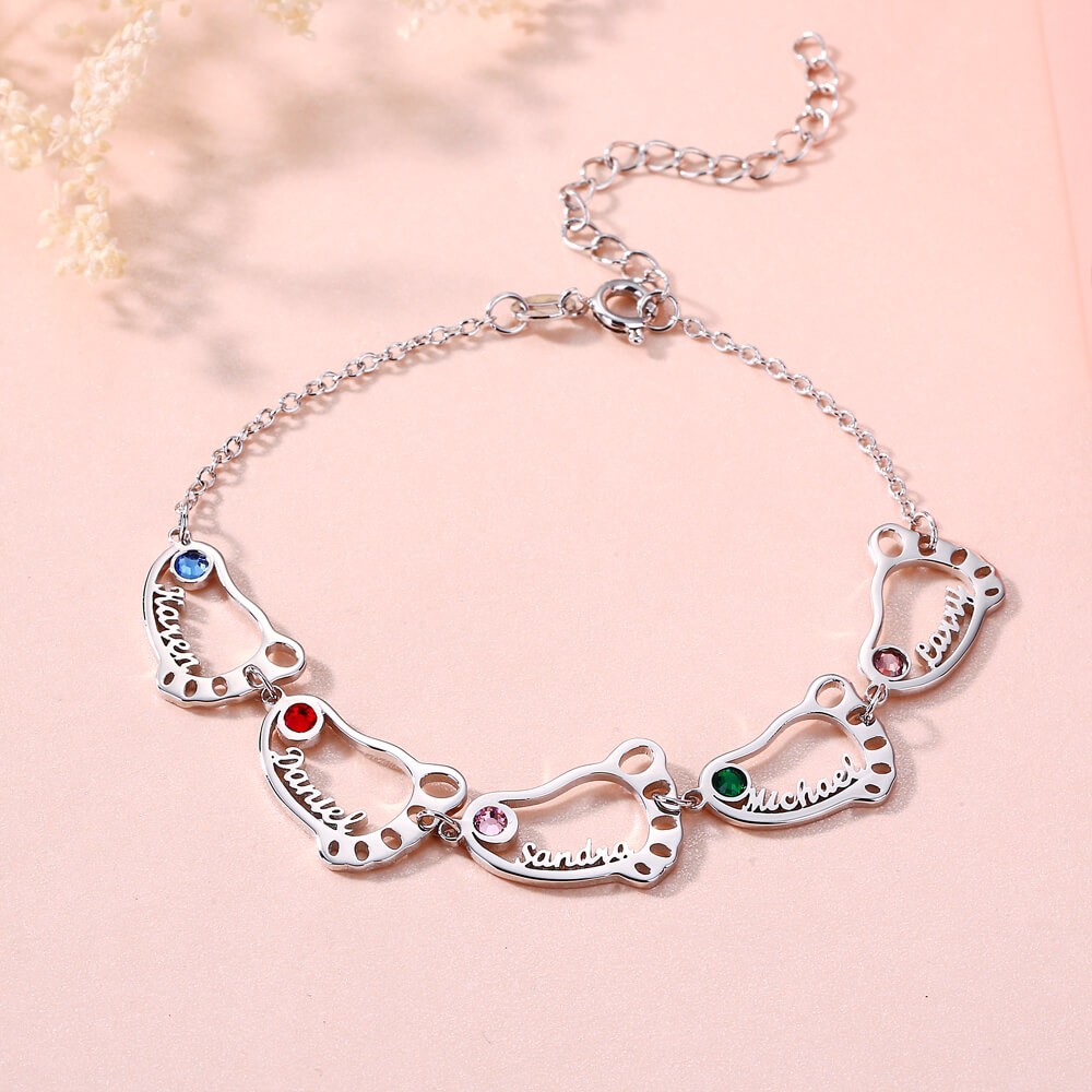 Silbernes benutzerdefiniertes 1-10 Baby Feet Name Graviertes Armband mit Geburtsstein