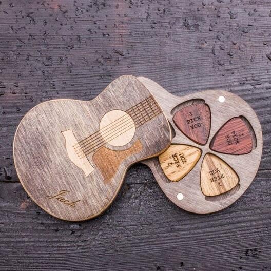 Gitarrenplektren aus Holz