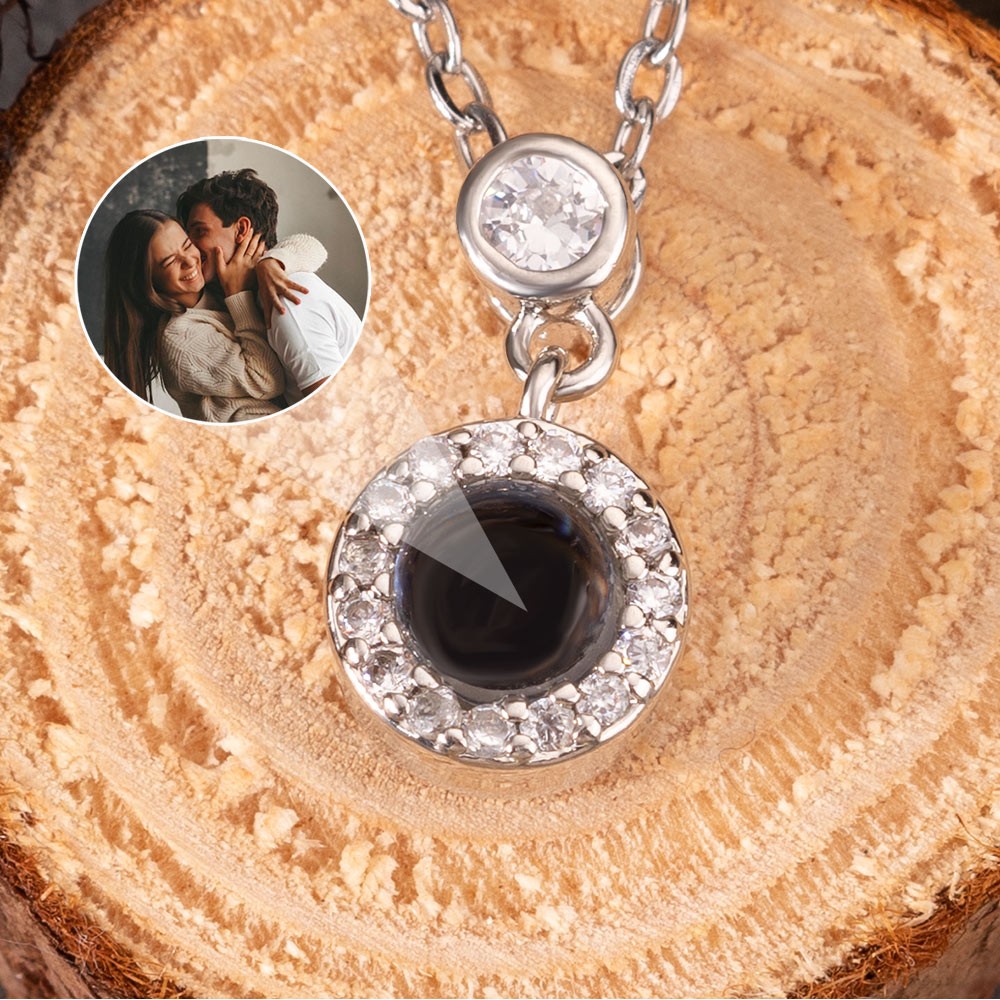 Personalisierte Fotoprojektions-Charm-Halskette für Paare zum Valentinstag