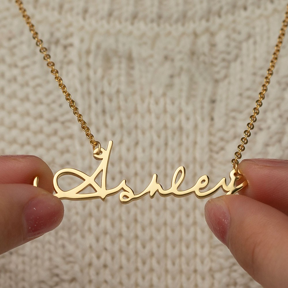Personalisierte Namenskette im Signature-Stil in Gold