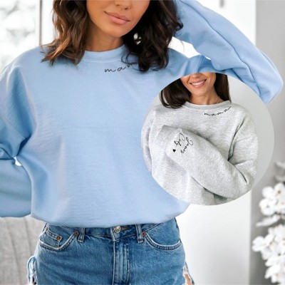 Individuelles Mama-Sweatshirt mit Kindernamen auf dem Ärmel