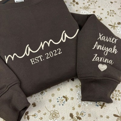 Benutzerdefinierte bestickte Mama Sweatshirt mit Kindernamen auf Ärmel für Mama Oma Muttertag Geschenk