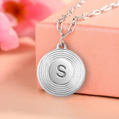 Silber personalisierte gravierte erste runde Anhänger Gliederkette Halskette Layering Charms Geschenk für Sie