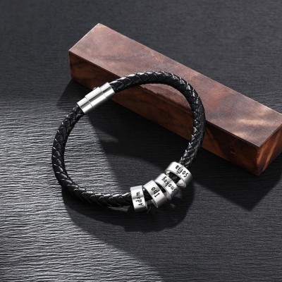 Personalisiertes Lederarmband mit schwarzer Gravur und 1-10 Perlen