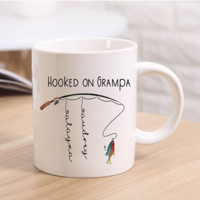 Personalisierte Kaffeetasse süchtig nach Grampa Angeln Geschenk mit Kindernamen