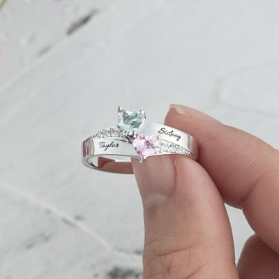 S925 Silber personalisierter gravierter herzförmiger Geburtssteinring mit 1–8 Namen