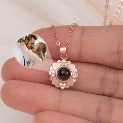 Personalisierte Fotoprojektion-Sonnenblumen-Charm-Halskette für Paare zum Valentinstag