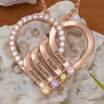Personalisierte Herzkette mit Namen und Geburtssteinen als Muttertagsgeschenk