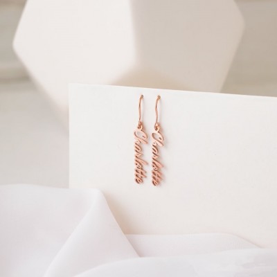 Personalisierte Ohrringe mit Namenskette in Roségold