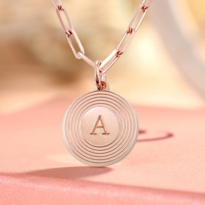 18 Karat Rosévergoldung personalisierte gravierte erste runde Anhänger Gliederkette Halskette Schichtung Charms Geschenk für Sie