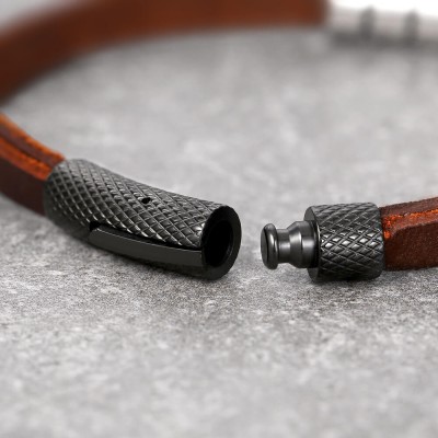 Personalisierte Herren Lederarmbänder mit graviertem Namen mit 1-10 Namen