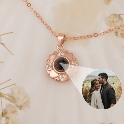 Personalisierte Fotoprojektion-Sonnenblumen-Charm-Halskette für Paare zum Valentinstag