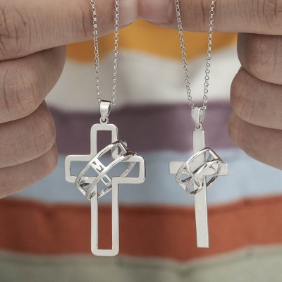 Personalisierte Paar Symbol des Glaubens Kreuz Halskette mit Halo Name graviertem Ring Zwei Halsketten