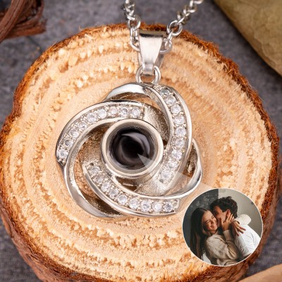 Personalisierte Fotoprojektions-Charm-Halskette für Paare zum Valentinstag