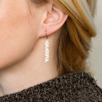 Personalisierte Ohrringe mit Namenskette in Roségold